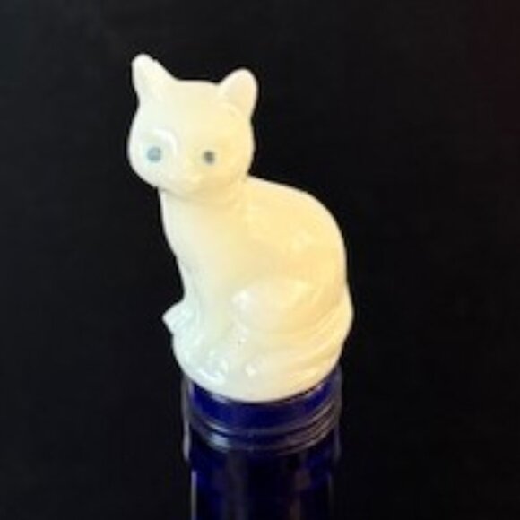 White Cat Wine Bottle Stopper with (6) Kitten Wine Glass Charms - Picture 4 of 7